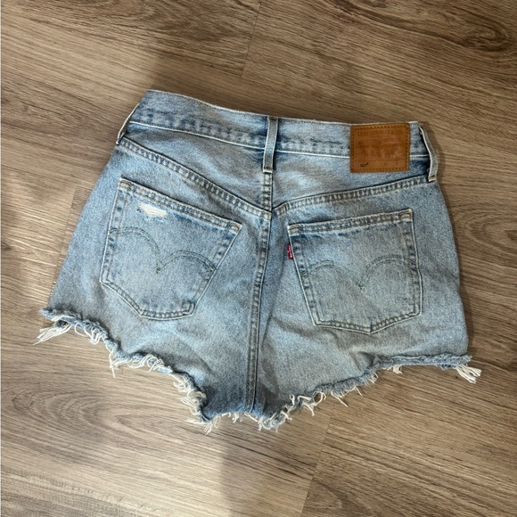 Levi shorts - Picture 2 of 3